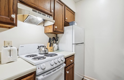 West Bridgewater Hotel | Deluxe Two Bedroom Suite on the 1st floor with outdoor heated pool 10506