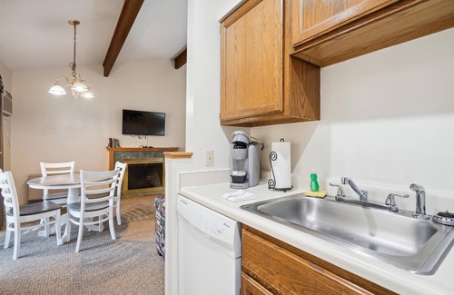 West Bridgewater Hotel | Deluxe Two Bedroom Suite on 2nd floor with outdoor heated pool 20102