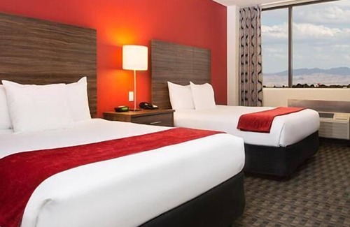 Downtown Las Vegas Hotel | Deluxe Two Queen Room at The D Las Vegas