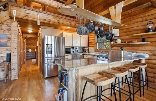 Rolling Prairie House | Deluxe Vacay Home on Idyllic 15 acres-Pool, Spa, Stocked Pond, Firepit, EV Chger