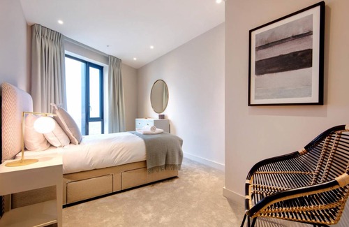 Warwick Apartment | Deluxe Victoria Home close to Buckingham Palace