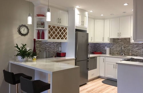 Lower Lonsdale Condo | Deluxe view condo in the Lolo district !