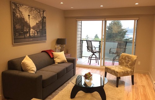 Lower Lonsdale Condo | Deluxe view condo in the Lolo district !