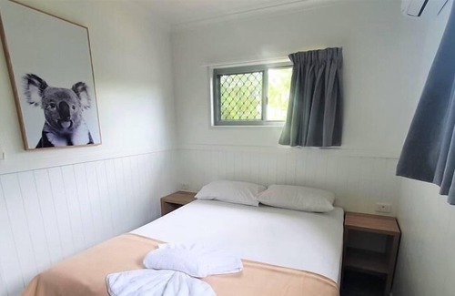 Tinaroo Villa | Deluxe Villa 2 BR - Fully self-contained, 1 Queen, 1 Sofa, 1 Bed