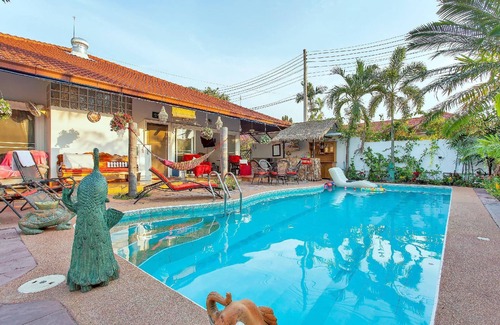 Na Kluea Villa | Deluxe Villa, 4 Bedrooms, Private Pool, Garden View, 10 Mins LK Metro