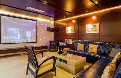 Yuexiu Villa | Deluxe Villa in Mingyue Mountain and Stream