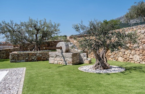 Bol Villa | Deluxe Villa Purple Rain with Swimming Pool