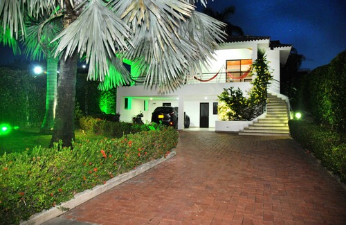 Girardot Ski Chalet | Deluxe villa with private pool ideal for family and friends
