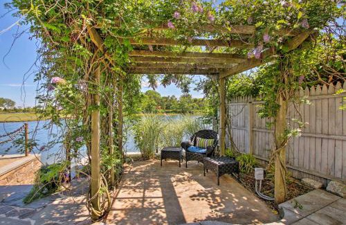 Waterford House | Deluxe Waterford Home with Views, Outdoor Bar and More