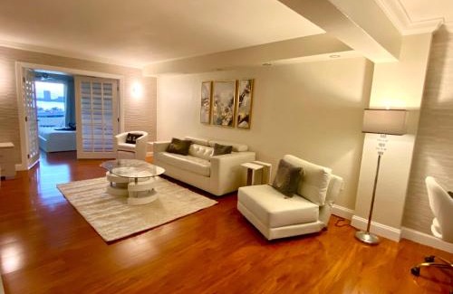 North Bay Village Apartment | Deluxe waterfront one bedroom apartment with Miami Skyline view, free parking 5 mins drive to Miami Beach