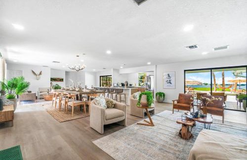 Palm Beach - West Palm Beach Villa | Deluxe Waterfront Villa with BBQ, Pool and Game Room