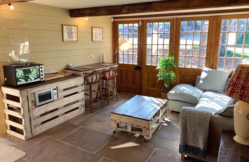 Abergavenny House | Demesne Farm guesthouse in beautiful countryside
