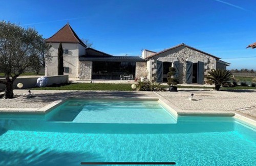 Barbezieux-Saint-Hilaire Villa | Demeure Charentaise D'exception Piscine Jacuzzi Balnéo Jardin Paysagé vue Vallée