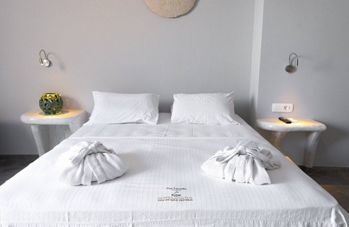 Perivolos Apartment | Demilmar Luxury Suites Black Beach Perissa Santorini