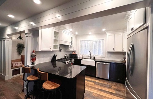 Eagle Creek House | DeMotte Area Upscale, Secluded Home on 3.5 Acres w Firepit, Gym & Game Room