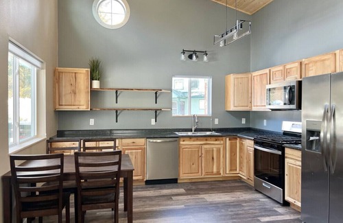 Questa Woods House | Denali cabin. New build! 2 bed 1 bath with large deck