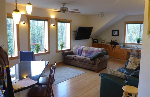 McKinley Park House | Denali Park Place - Alaskan elegance