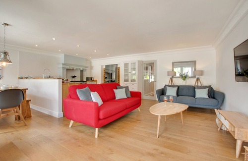 Bodham House | Denbury House - Five Bedroom House, Sleeps 10