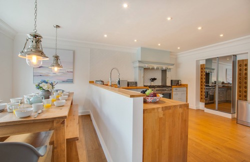 Bodham House | Denbury House - Five Bedroom House, Sleeps 10