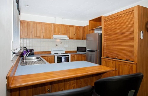 Tikipunga House | Denby Crest Modern Townhouse