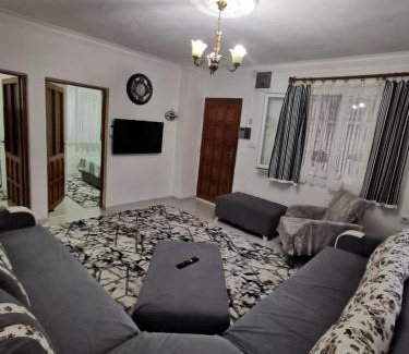 Gumuldur Apartment | DENİZE 40m DSI TMO Kamp yanı , AİLE İÇİN UYGUN Alkolsüz, 2 klima
