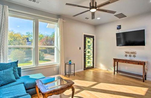 Denison House | Denison Home with Balcony Walk to Downtown!