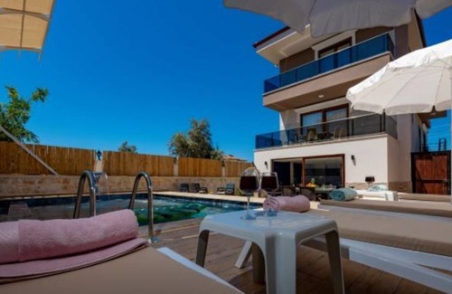 Demre Villa | Denize 2 dk! Havuzlu jakuzili saunalı lüks Villa