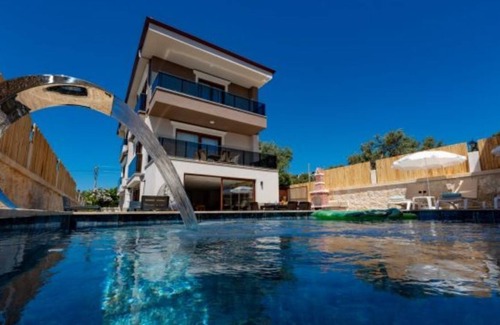 Demre Villa | Denize 2 dk! Havuzlu jakuzili saunalı lüks Villa