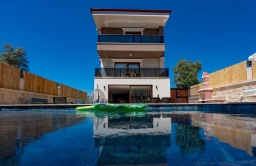 Demre Villa | Denize 2 dk! Havuzlu jakuzili saunalı lüks Villa