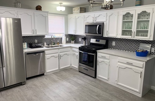 Grand Prairie House | "DENMARK" * POOL *HOT TUB* FIRE-PIT * GAME ROOM *