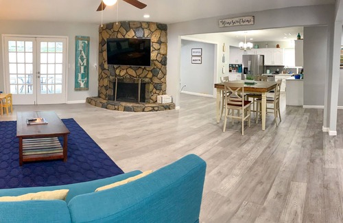 Grand Prairie House | "DENMARK" * POOL *HOT TUB* FIRE-PIT * GAME ROOM *