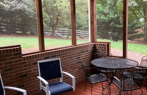 Hickory Apartment | Dennis & Catherine's Private, Quiet, Cozy, Clean, Retreat