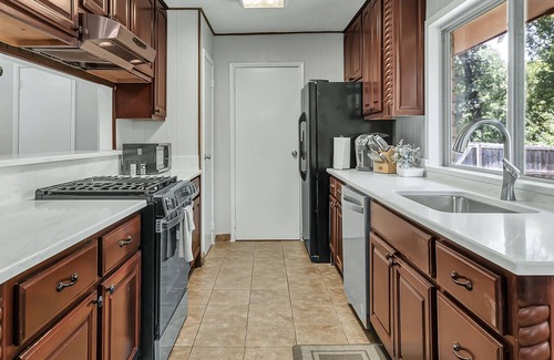 Carter's Grove House | Denver: 1 Mile From Texas A&M, 4BR