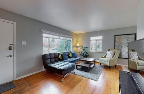 Southeast House | Denver 4 king, golf game, huge house with yard