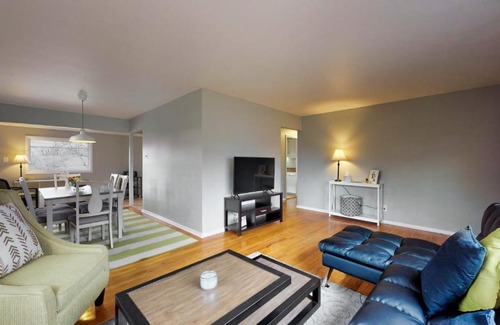 Southeast House | Denver 4 king, golf game, huge house with yard