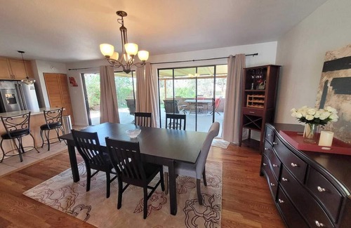 Southeast House | ♡Denver-Central: Cozy Bungalow w/dual fireplace, open kitchen & private yard