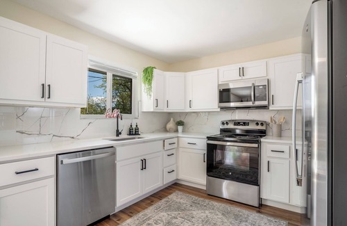 Northglenn House | Denver Retreat w/Hot Tub & Game Room – Sleeps 16 ~ 6 BR