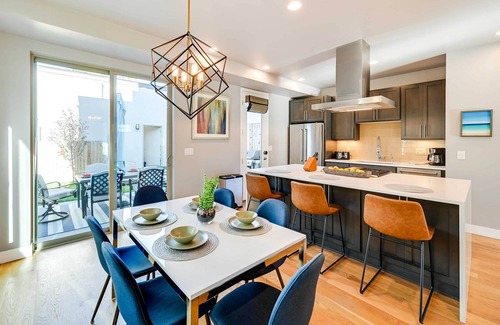 Englewood House | Denver Retreat w/Rooftop Deck & Mountain Views