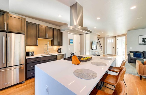 Englewood House | Denver Retreat w/Rooftop Deck & Mountain Views