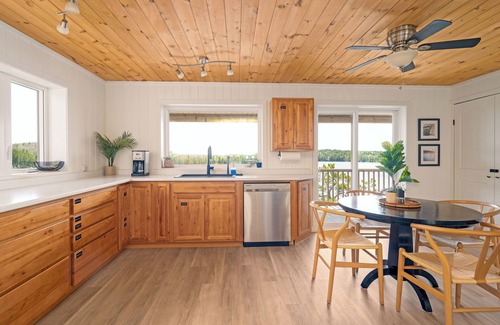 Sables-Spanish Rivers House | Denvic House - a private lakefront retreat