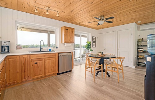 Sables-Spanish Rivers House | Denvic House - a private lakefront retreat
