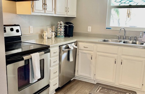 Tarpon Springs House | "DEO'S BEACH HOUSE" - RELAXING GETAWAY THAT STILL FEELS LIKE HOME.