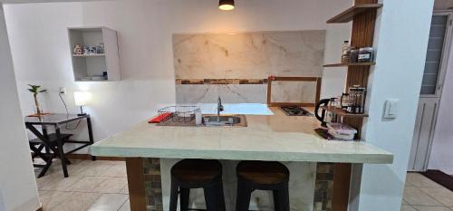 San Antonio de la Cal Apartment | Depa Púrpura Caracol
