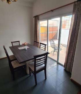 Mendoza City Center Apartment | Departamento cálido y rustico!