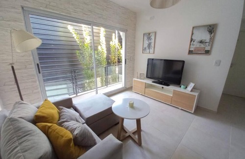 Lomas de Zamora Apartment | Departamento de 2 amb. en Lomas Centro con terraza