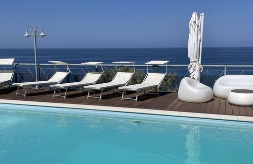 San Nicola l'Arena House | Dependance of about 100 square meters, with swimming pool shared with the owners.