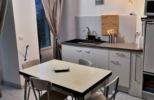 Vallon-sur-Gee House | Dependency