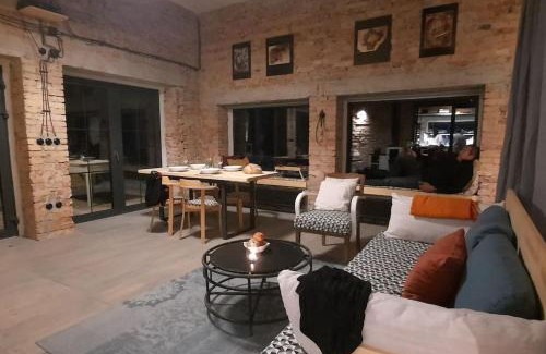 Spania Dolina House | Depo Loco (Banícke depo)