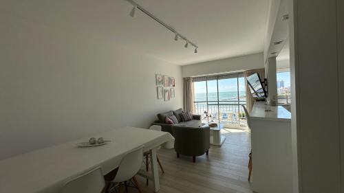 Mar del Plata Apartment | Depto Varese - Depto Vista al Mar Zona Varese Para 3 PAX Con Cochera - Hola Sur