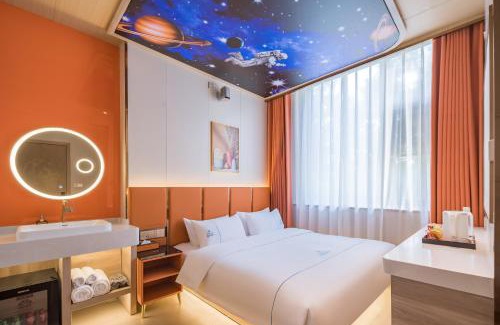 Olympic Village Hotel | Dequan Luxury Hotel Bird's Nest BranchCoffee, fruits, snacks, a gym and a laundry room are provided for free in the lobby